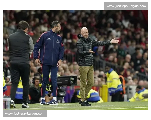 滕哈赫力挽希克留队!英超意甲豪门争抢捷克锋霸 滕哈赫力挽希克留队!英超意甲豪门争抢捷克锋霸